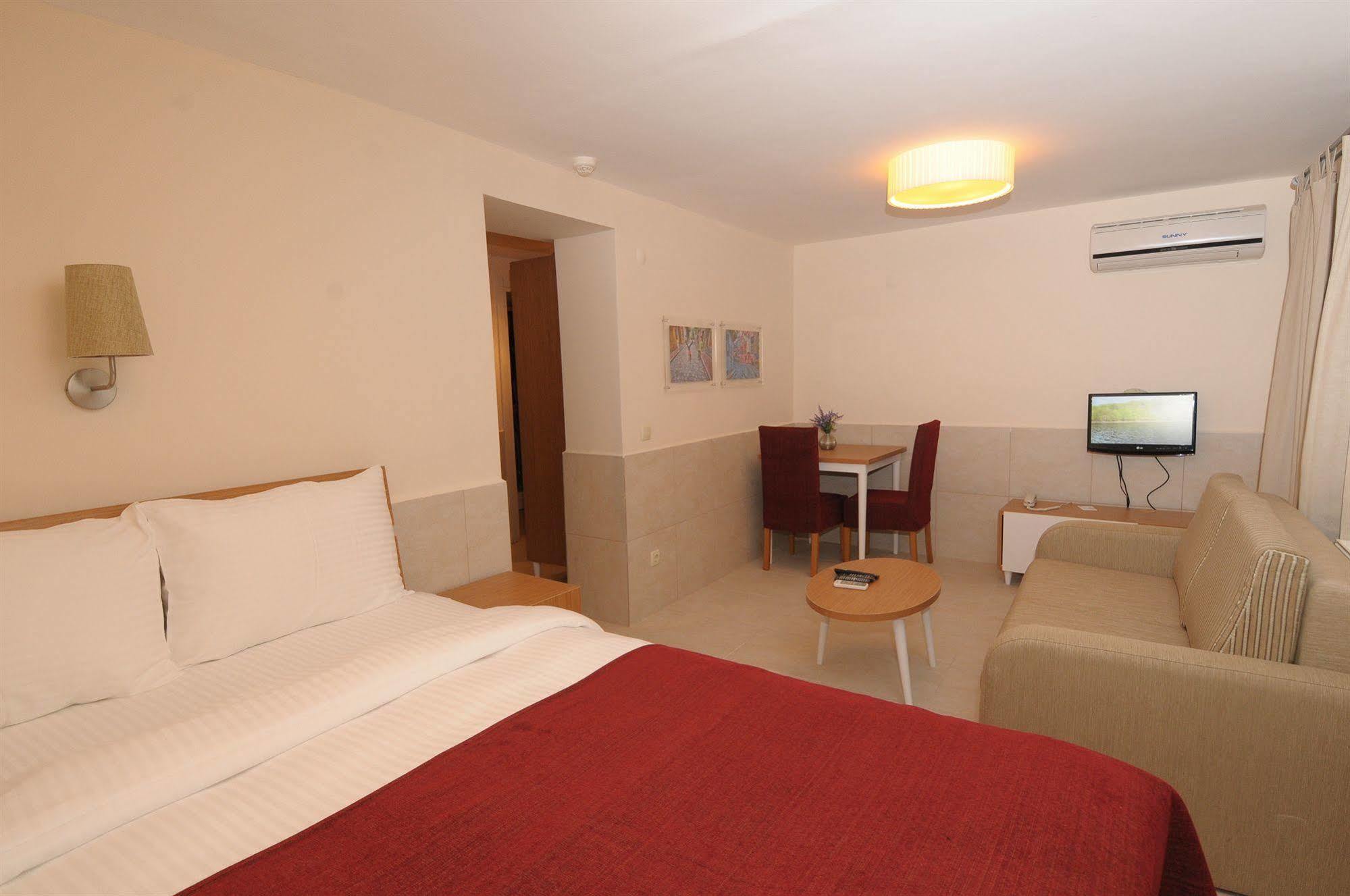Three Apples Taksim Residence Istanboel Buitenkant foto